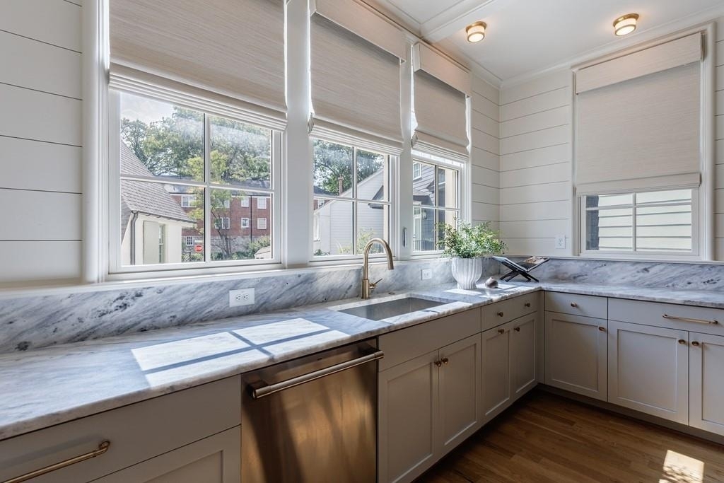 81 Delmont Drive - Photo 16