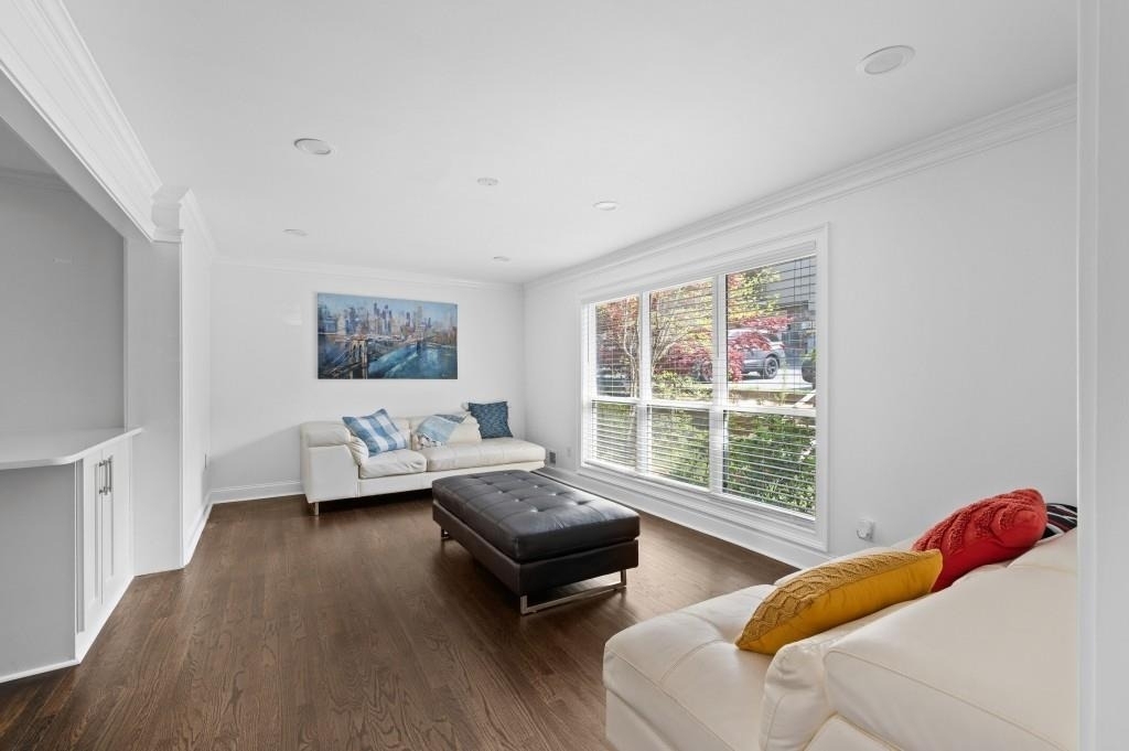 1744 Woodcliff Place Ne - Photo 3