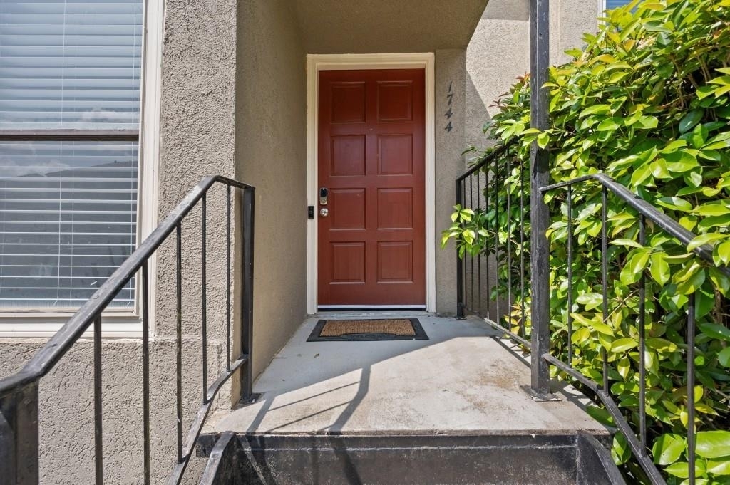 1744 Woodcliff Place Ne - Photo 1