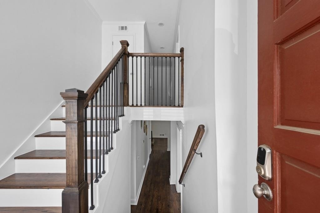 1744 Woodcliff Place Ne - Photo 2
