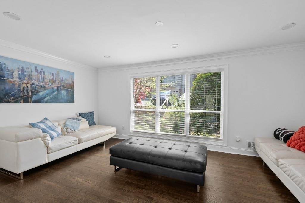 1744 Woodcliff Place Ne - Photo 4