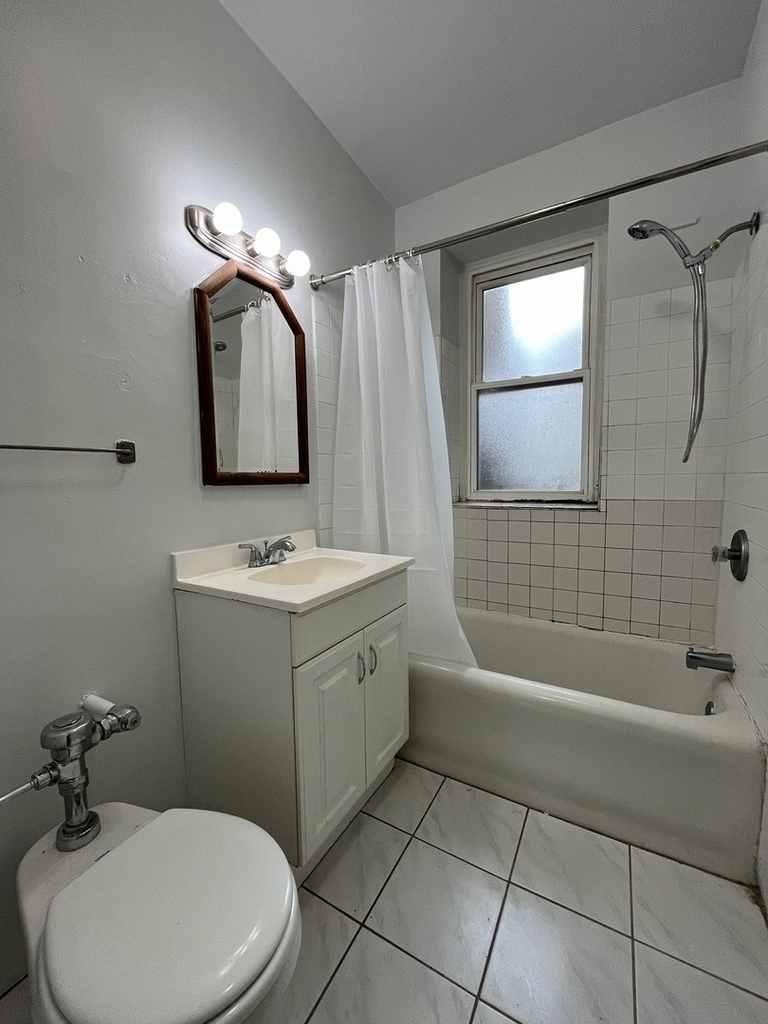 3727 N Pine Grove Avenue - Photo 5