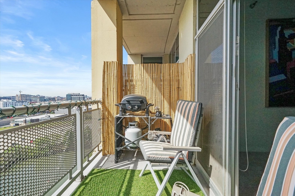 700 N Larrabee Street - Photo 17