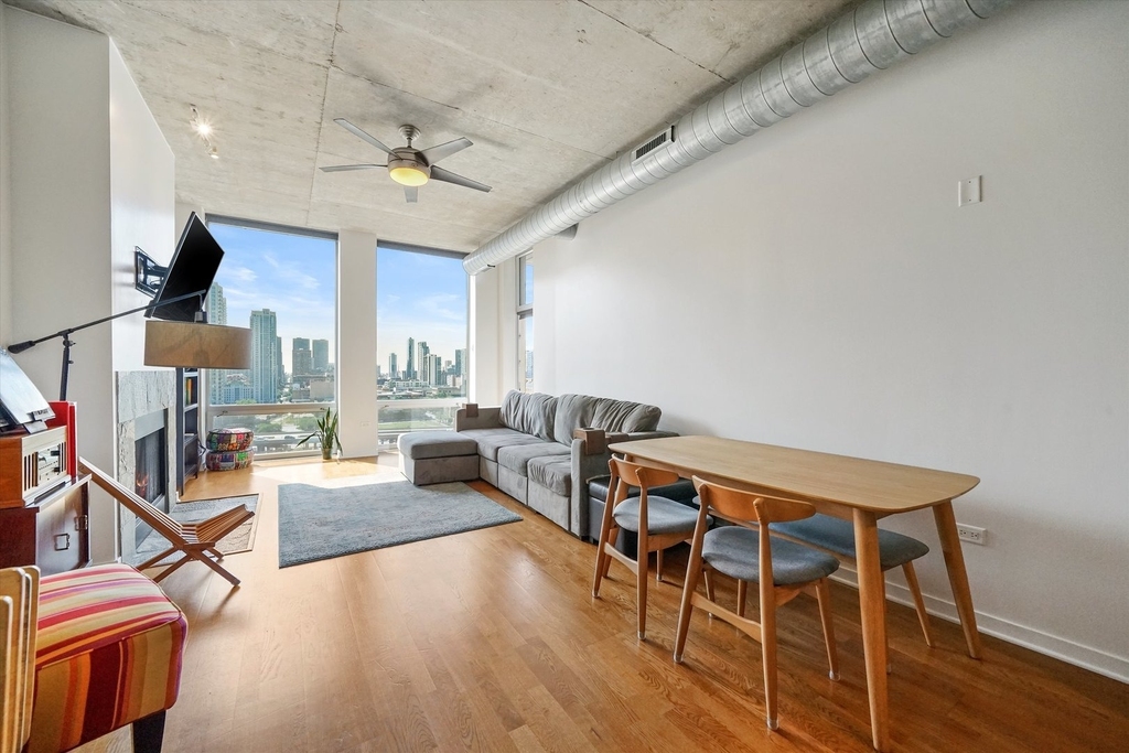 700 N Larrabee Street - Photo 2