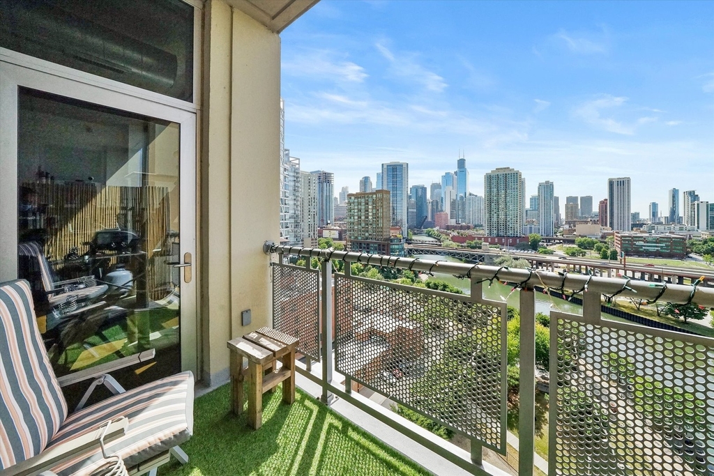 700 N Larrabee Street - Photo 16
