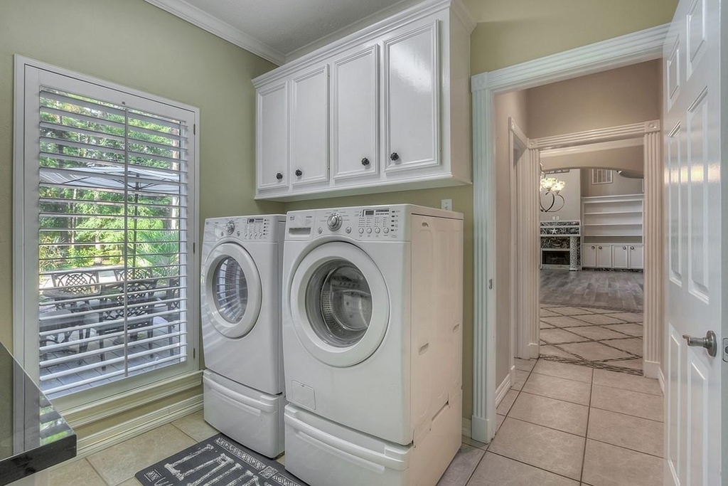 10819 Lake Windcrest - Photo 17
