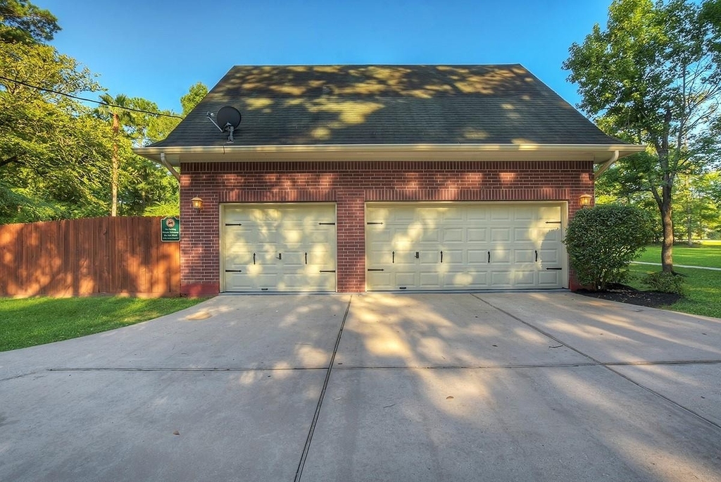 10819 Lake Windcrest - Photo 1