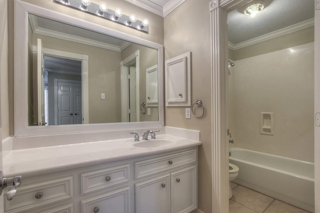 10819 Lake Windcrest - Photo 30