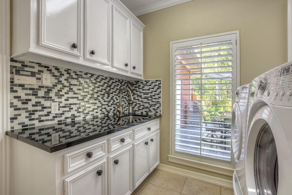 10819 Lake Windcrest - Photo 18