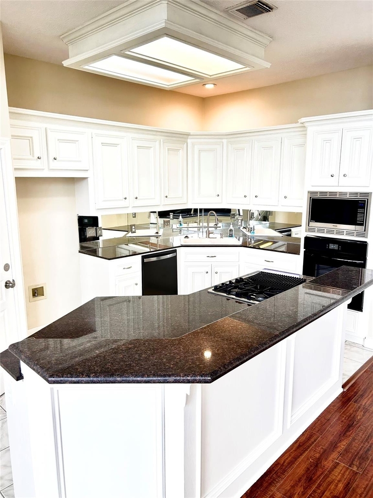 807 Kipp Avenue - Photo 2