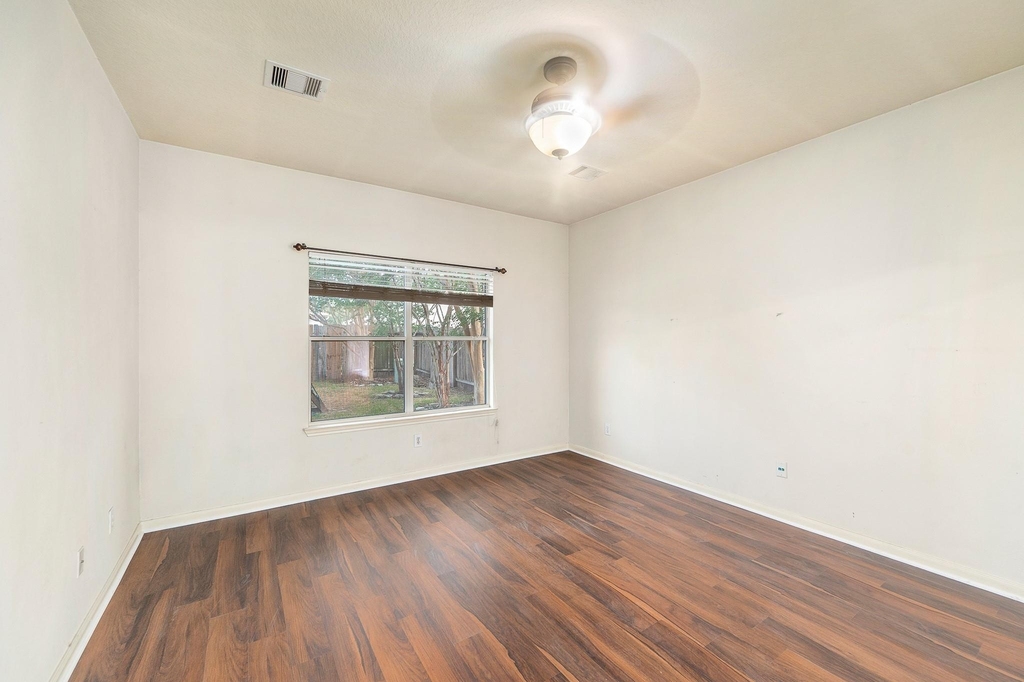 10003 Lynette Falls Drive - Photo 22