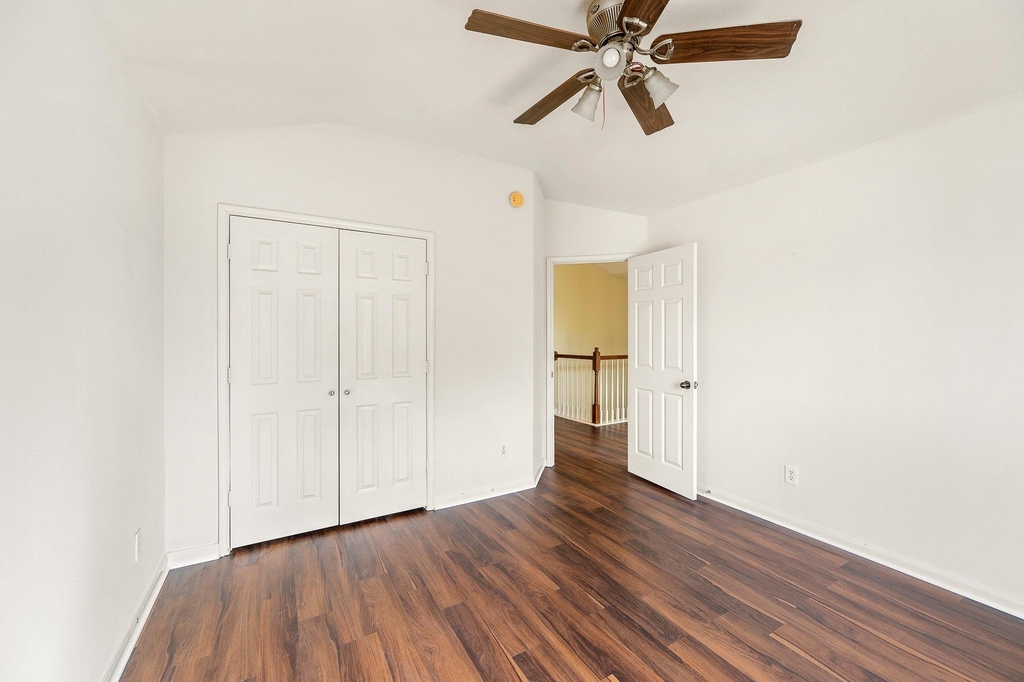 10003 Lynette Falls Drive - Photo 31