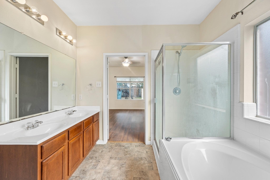 10003 Lynette Falls Drive - Photo 28