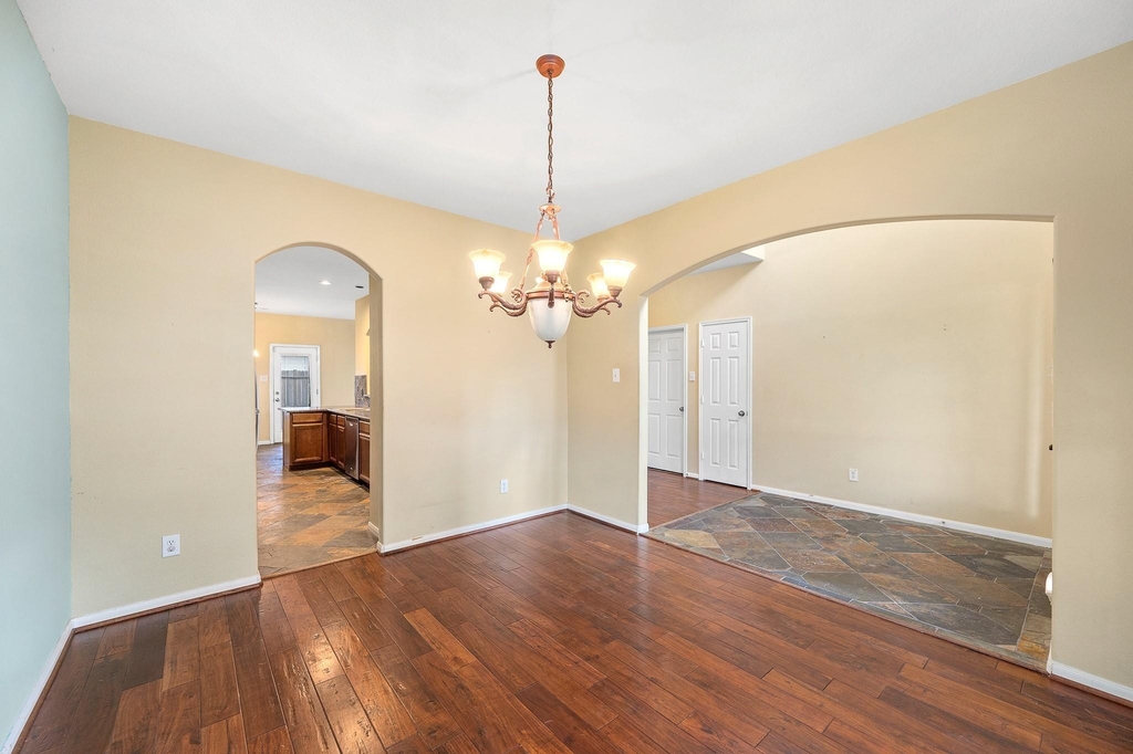10003 Lynette Falls Drive - Photo 11
