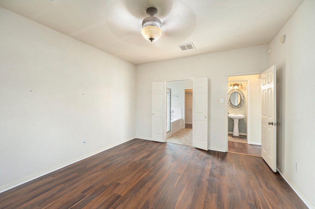 10003 Lynette Falls Drive - Photo 24