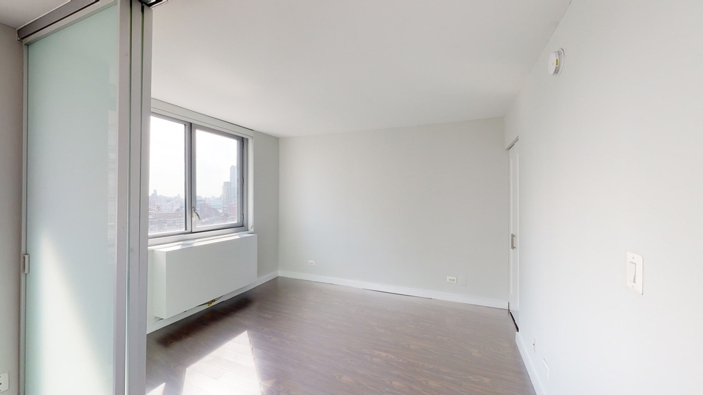 401 E 34th St - Photo 3