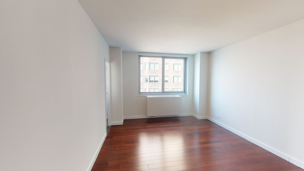 401 E 34th St - Photo 3