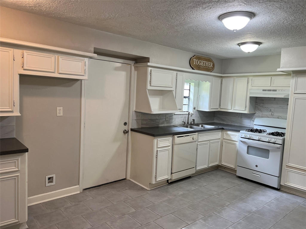 9505 Everglade Drive - Photo 12