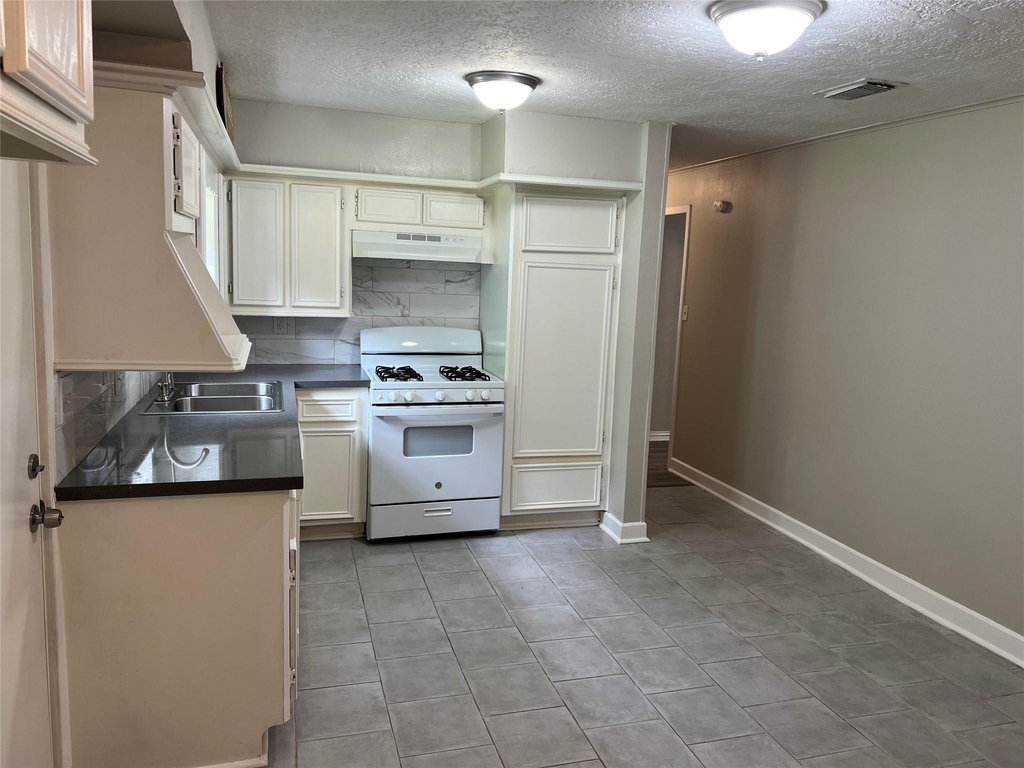 9505 Everglade Drive - Photo 11