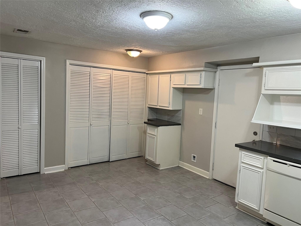 9505 Everglade Drive - Photo 10