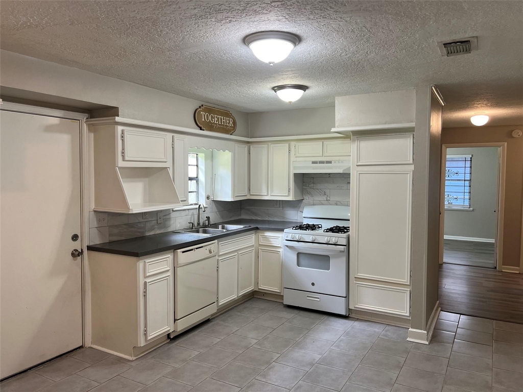 9505 Everglade Drive - Photo 13