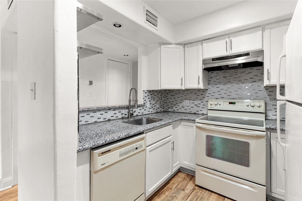 11002 Hammerly Boulevard - Photo 13