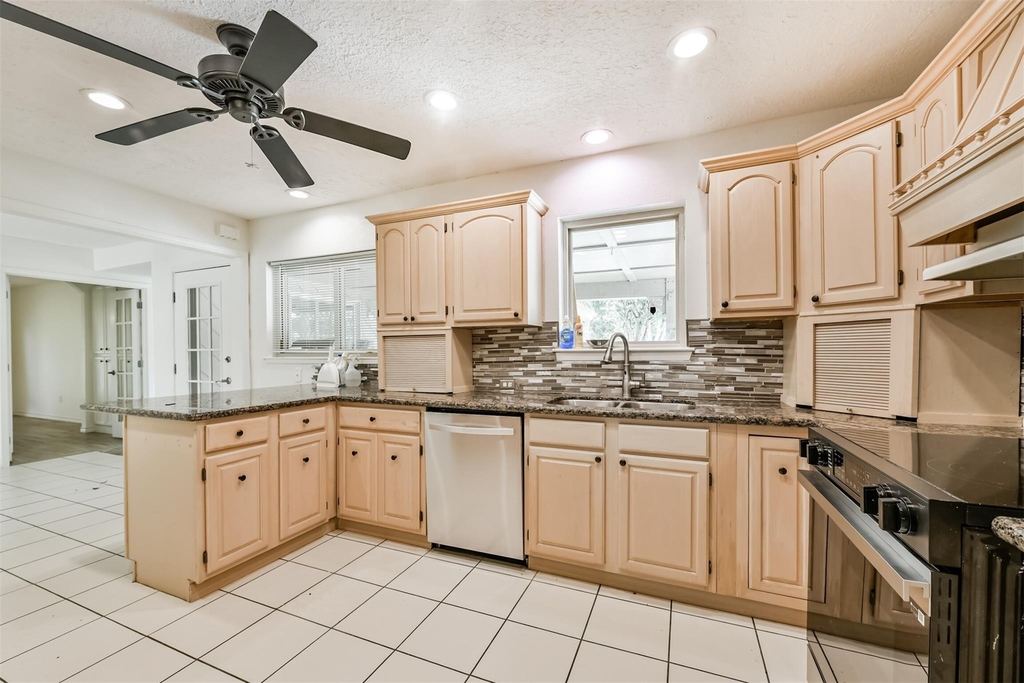 807 Stadium Circle - Photo 9