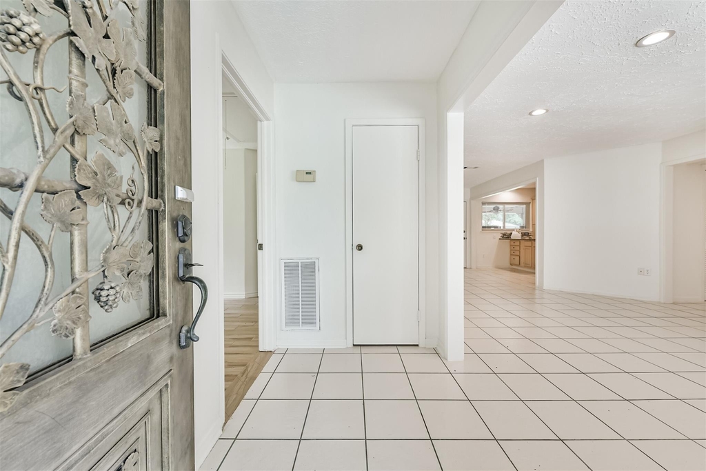807 Stadium Circle - Photo 4