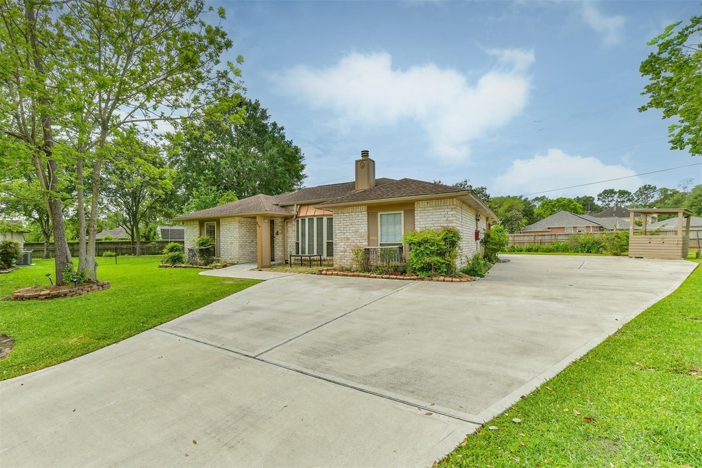 807 Stadium Circle - Photo 1