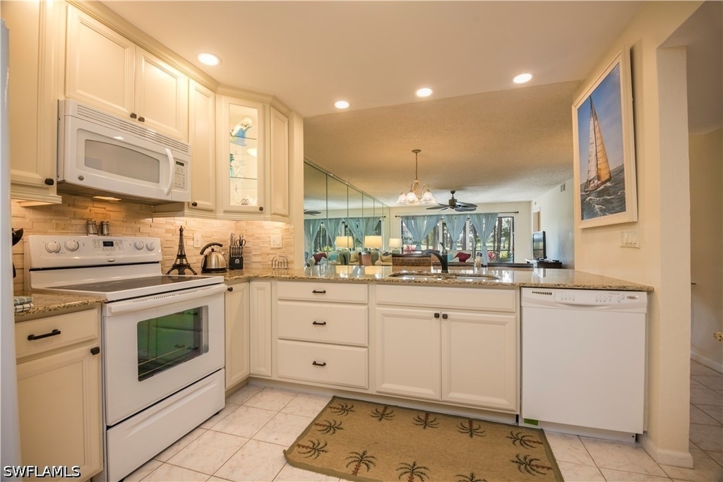5741 Deauville Circle - Photo 5