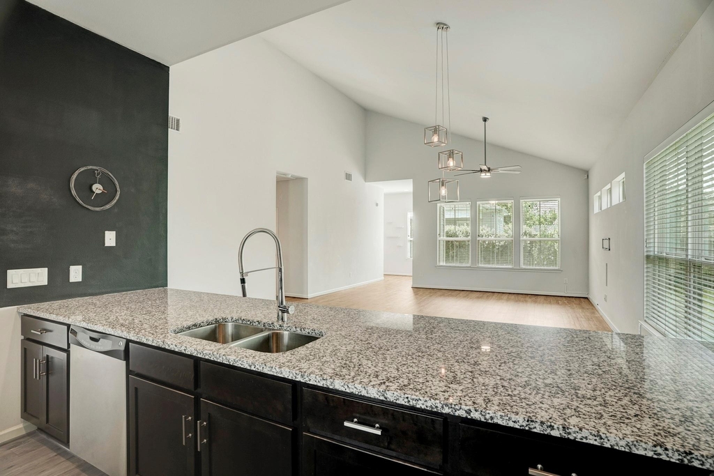 3413 Omega Street - Photo 5