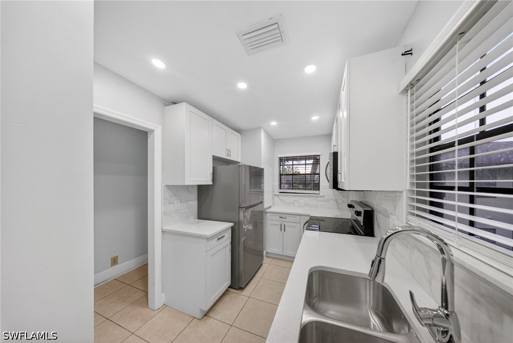 5300 Treetops Drive - Photo 2
