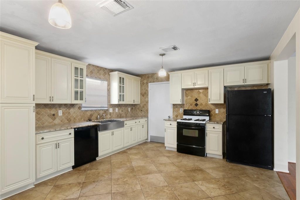 5815 Clerkenwell Drive - Photo 9