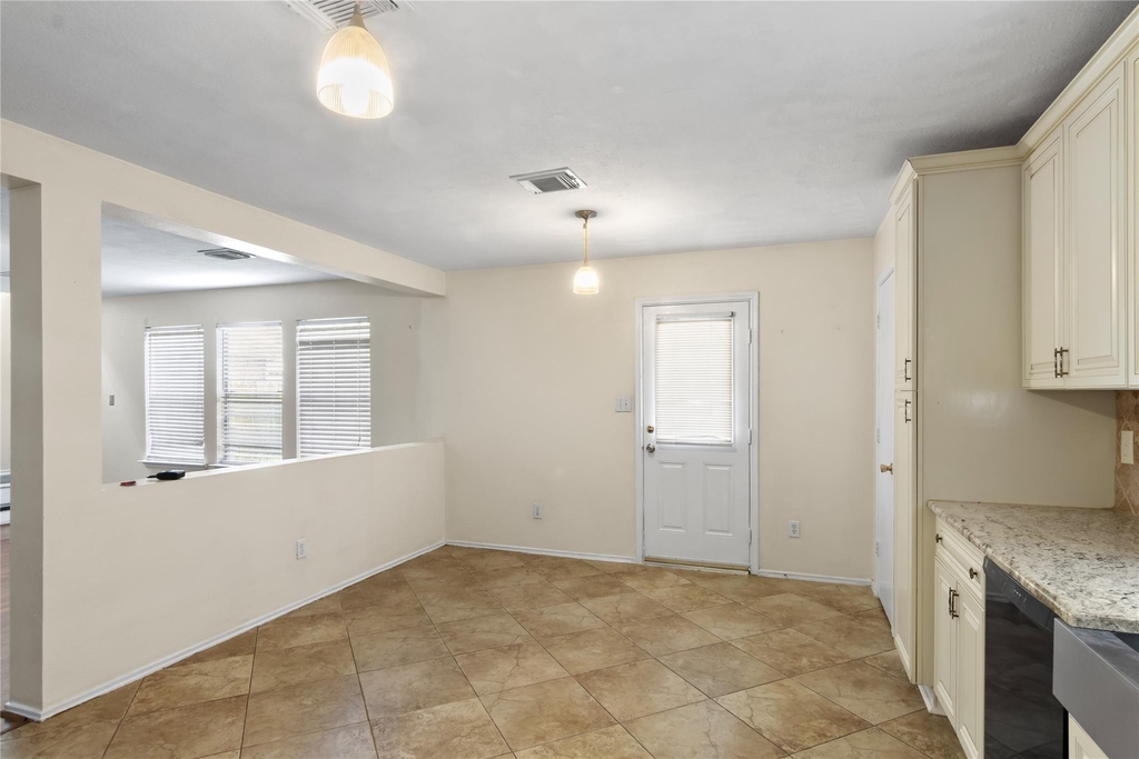 5815 Clerkenwell Drive - Photo 8
