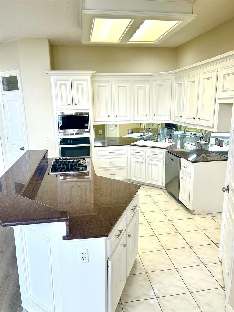 807 Kipp Avenue - Photo 3