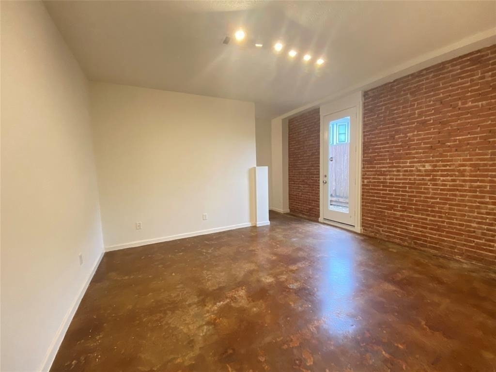 1112 Lawrence - Photo 4