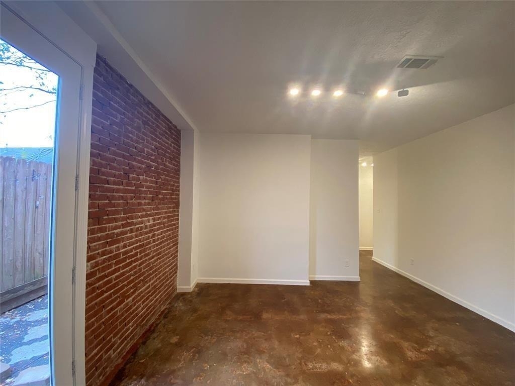 1112 Lawrence - Photo 7
