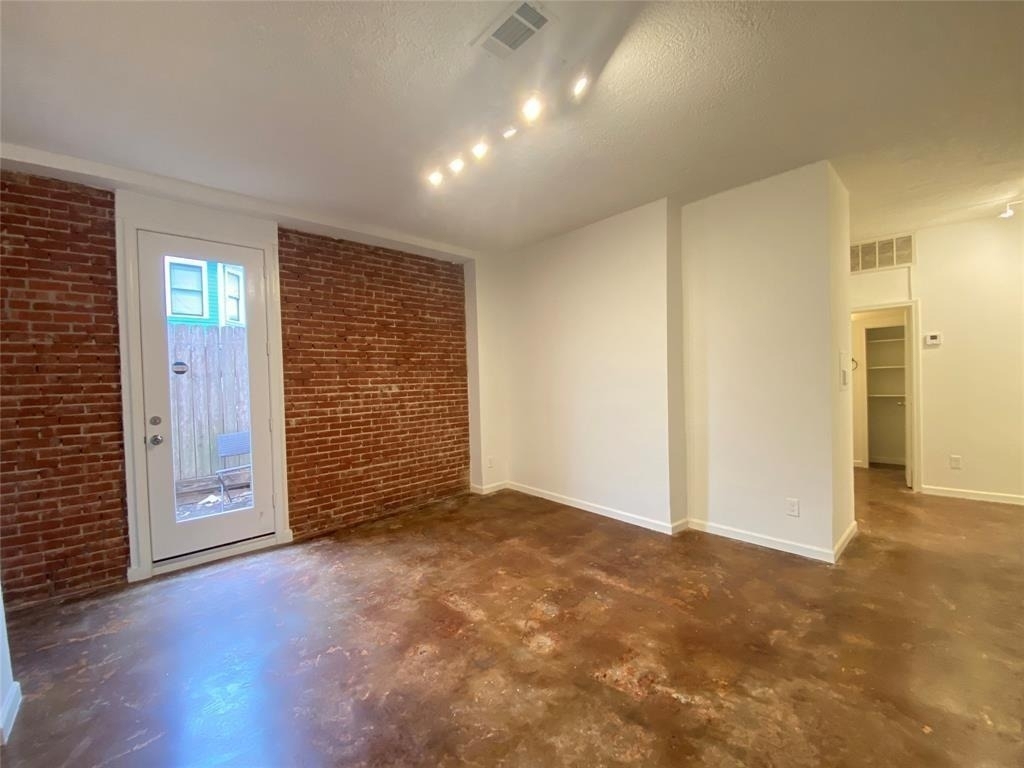 1112 Lawrence - Photo 5