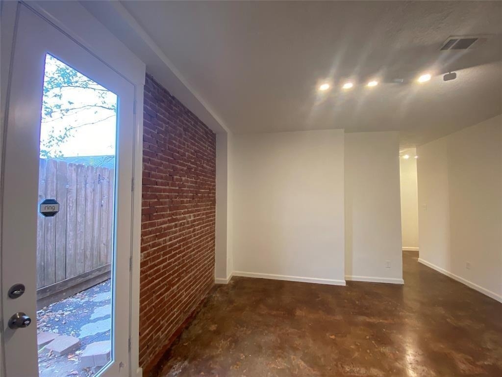 1112 Lawrence - Photo 8