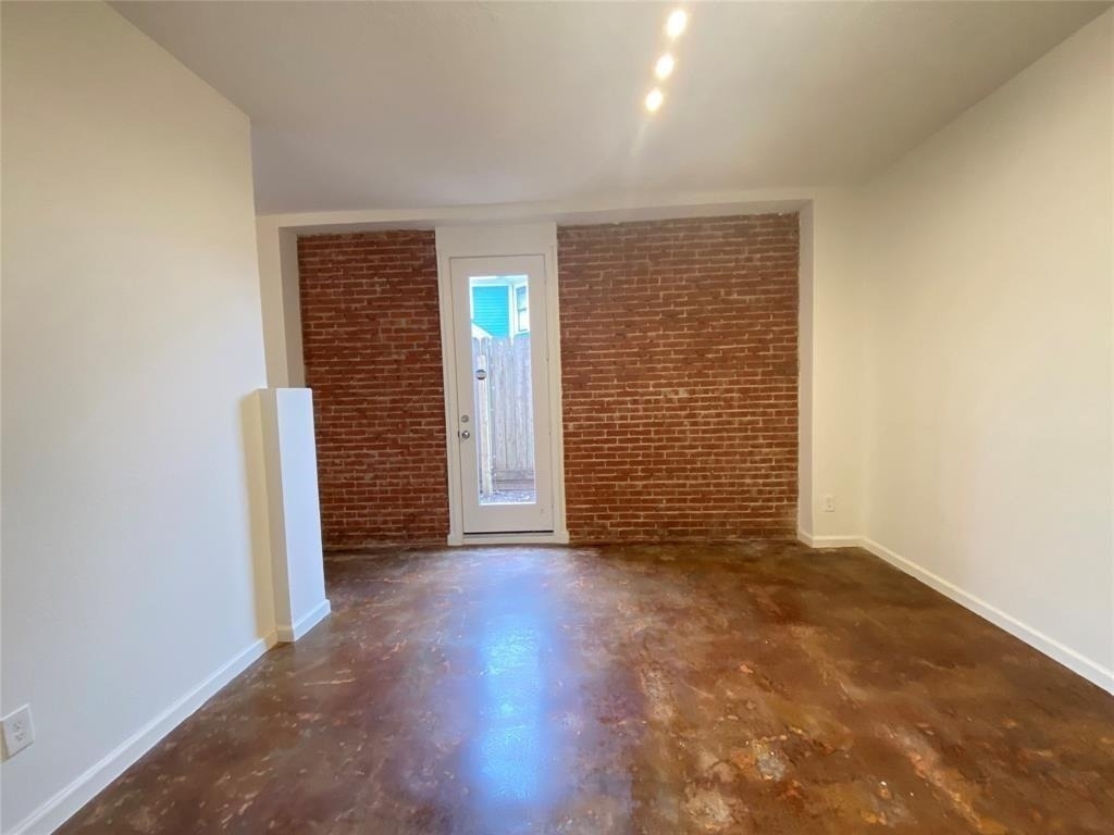1112 Lawrence - Photo 11