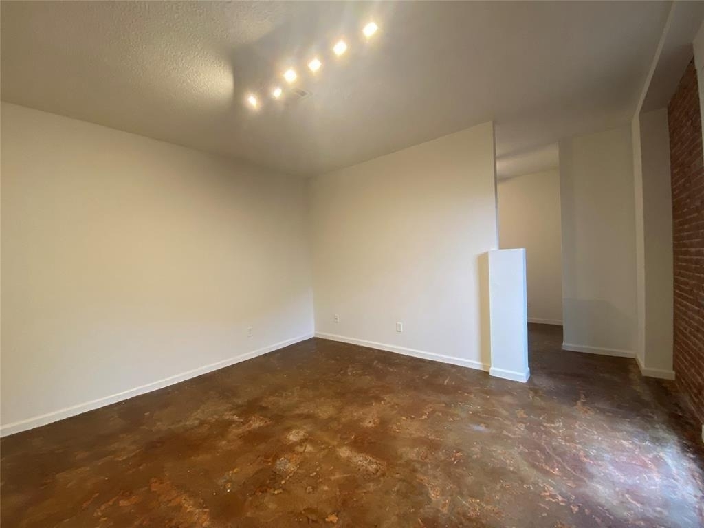 1112 Lawrence - Photo 6