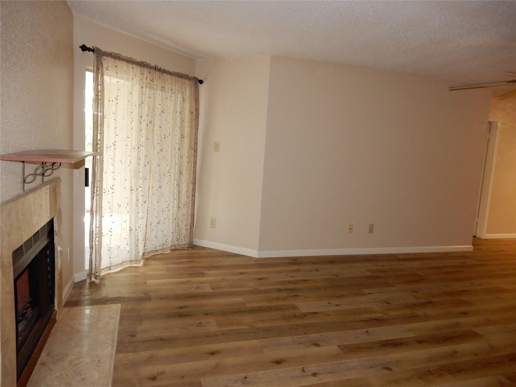 9797 Leawood Boulevard - Photo 2