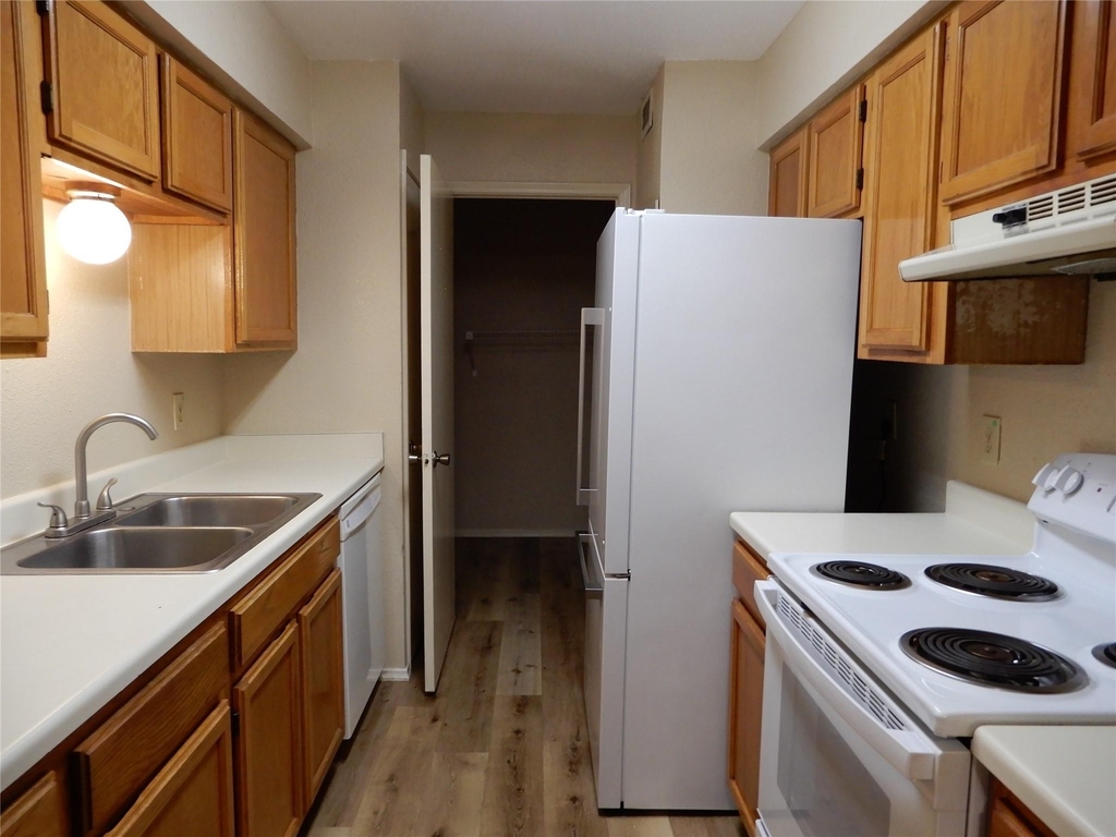 9797 Leawood Boulevard - Photo 6