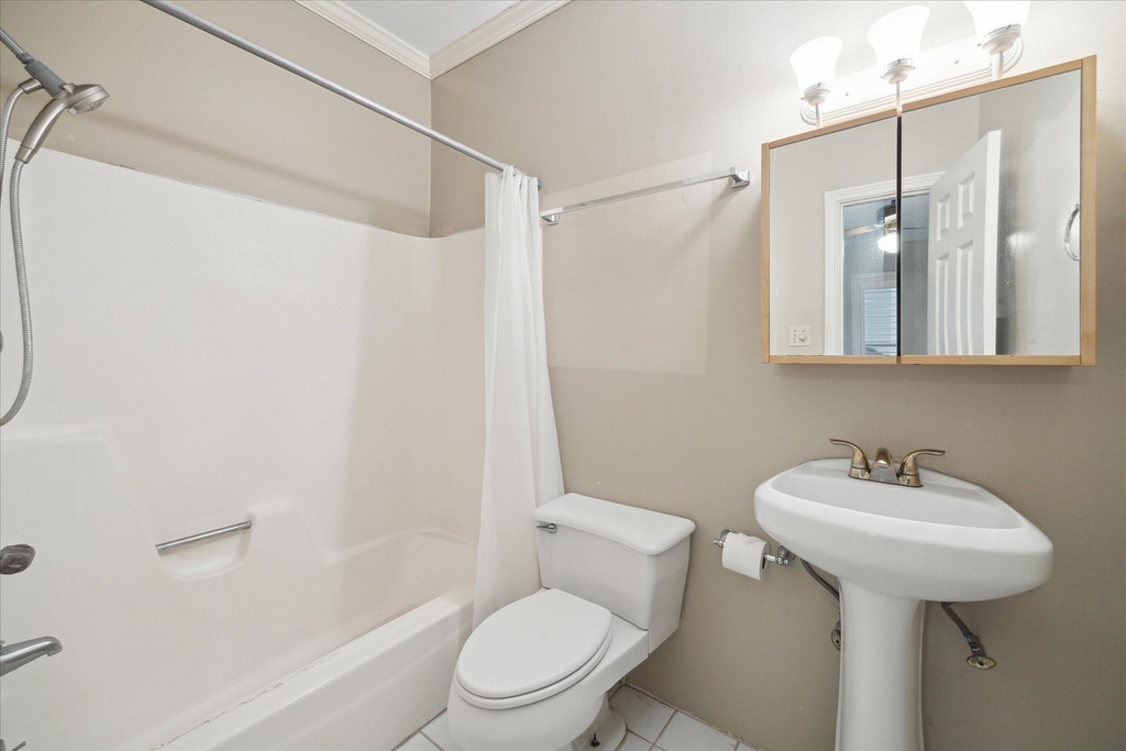 321 W 13th Street - Photo 6
