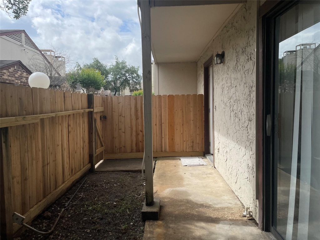 3909 Tanglewilde Street - Photo 20