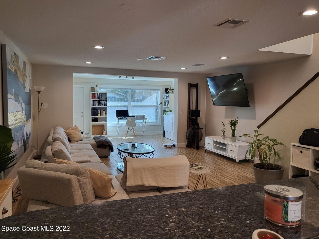 335 Paradise Boulevard - Photo 8