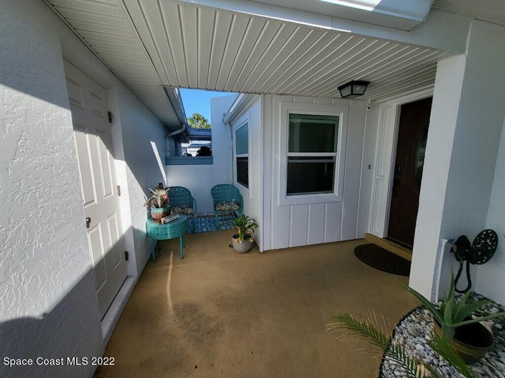 335 Paradise Boulevard - Photo 2