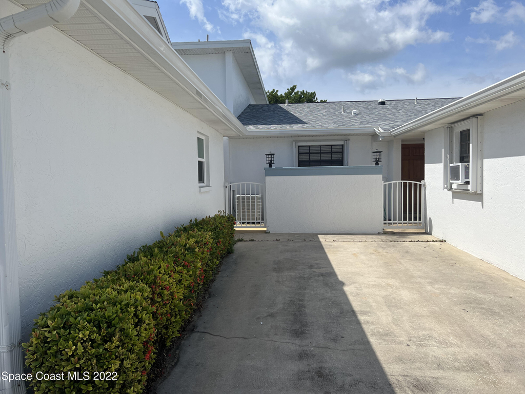 335 Paradise Boulevard - Photo 1
