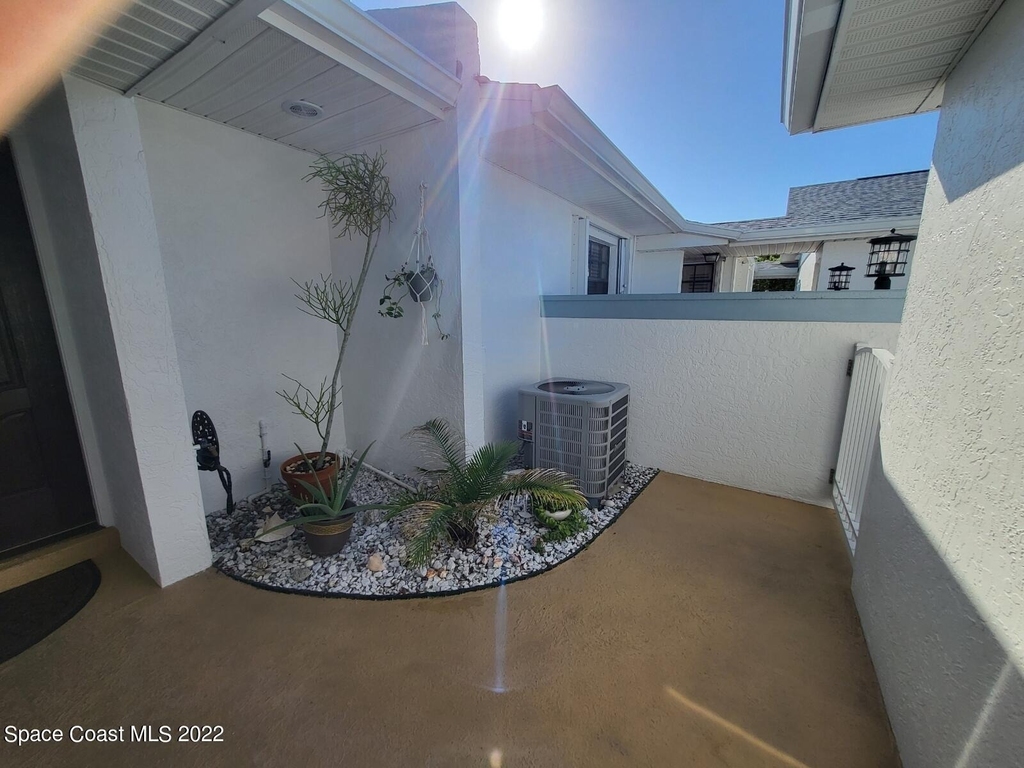 335 Paradise Boulevard - Photo 4