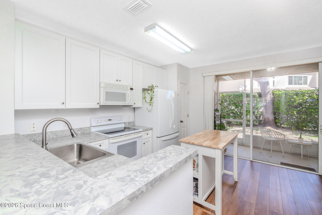 1390 Hampton Park Lane - Photo 6